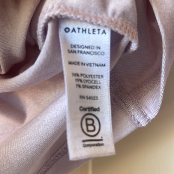 Athleta Pinkish Lavender twist front top with thumbholes - Picture 4 of 5